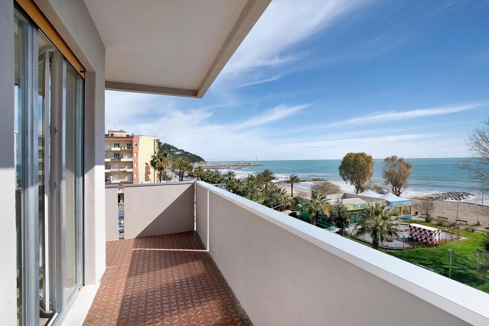 Fronte Mare - Marina Di Andora Lägenhet Exteriör bild
